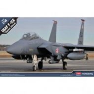 Avión F-15E. Escala: 1/48