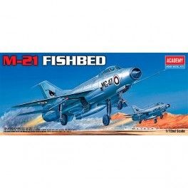 Avión Mikoyan M-21 Fishbed. Escala: 1/72