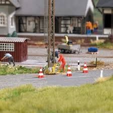 Operario pintando marcas viales 1/87