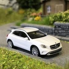 Mercedes GLA blanco 1/87