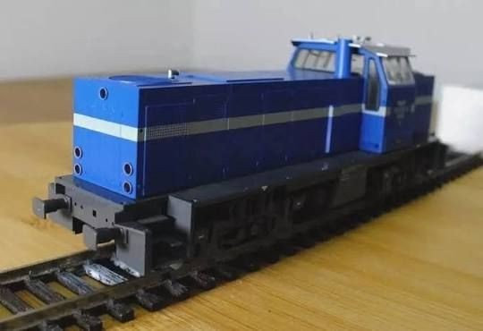 Locomotora de maniobras azul 1/87