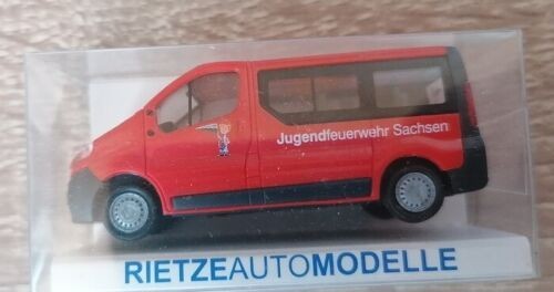 Opel Vivaro roja