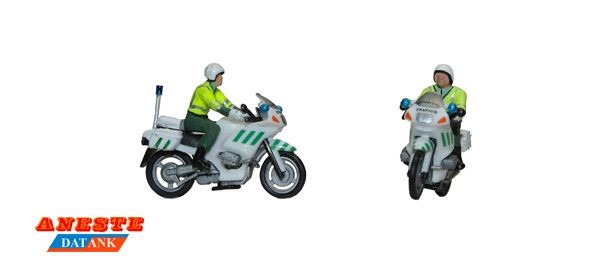 Guardia Civil tráfico - motoristas circulando 1/87