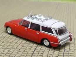 Citroen DS break rojo 1/87